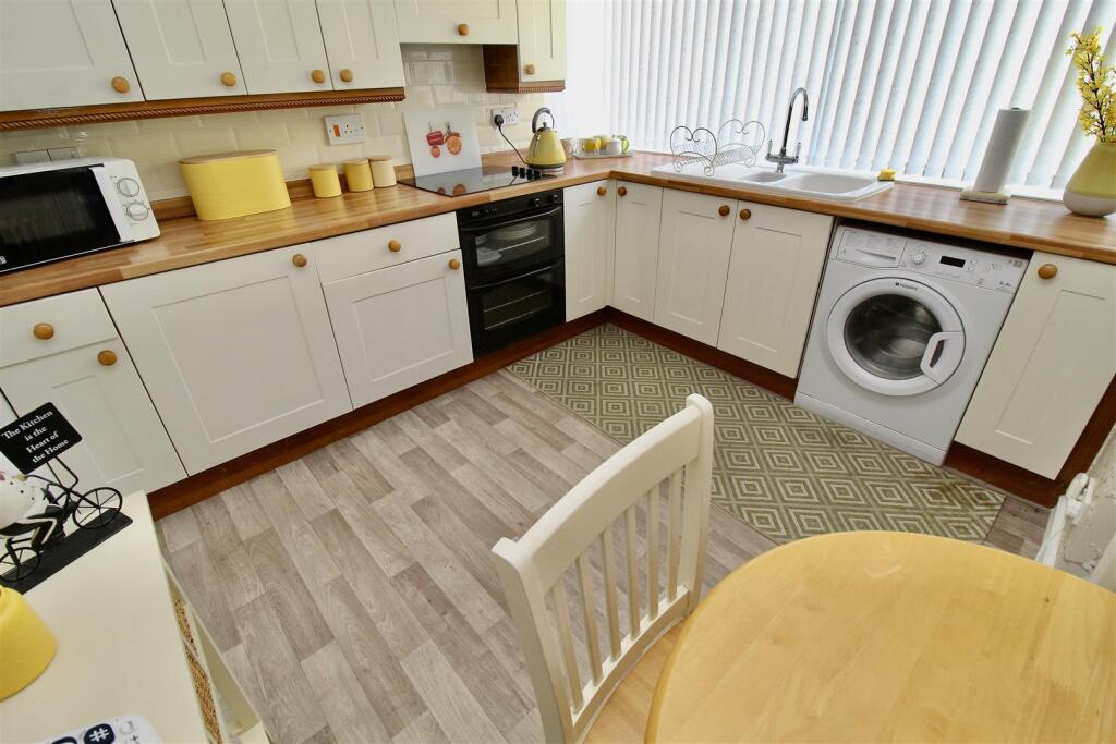 L-Shaped Kitchen/Dining Room