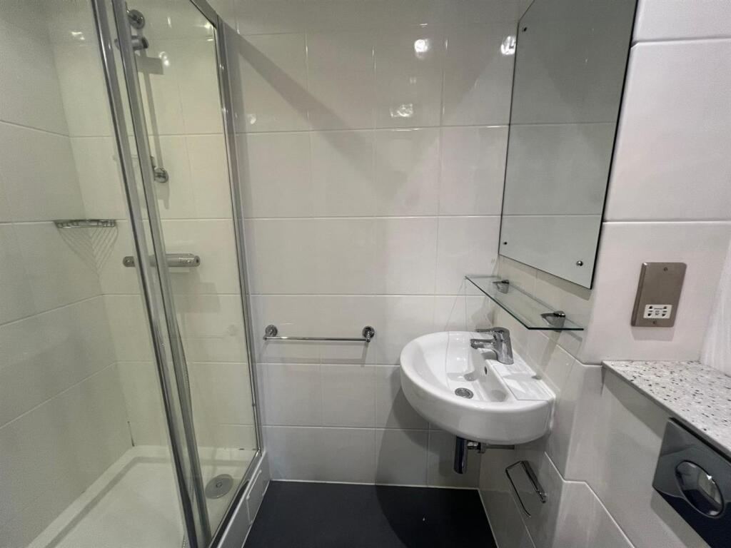 431 Bathroom.jpeg