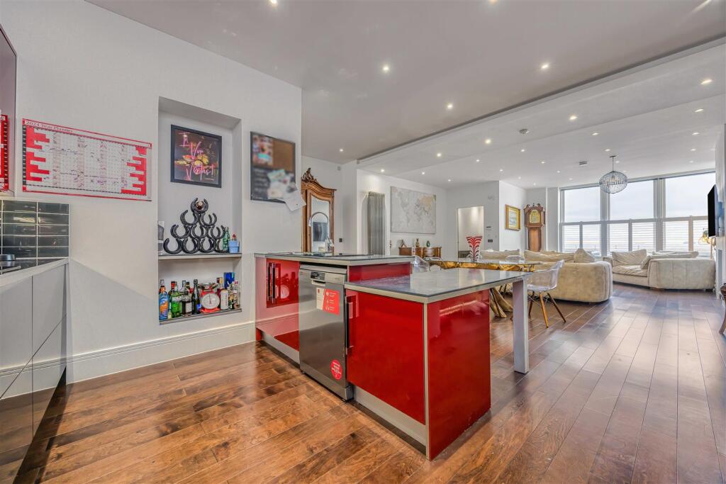 Apartment B, Clearwater Apartments, South Parade, 