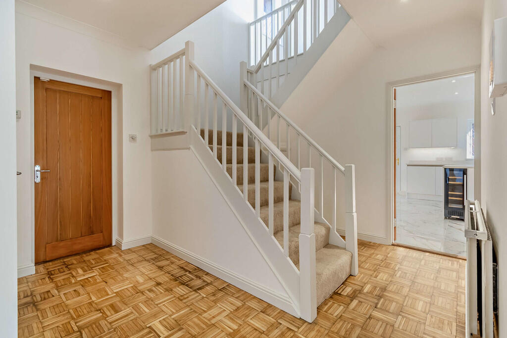 8664256-interior1...