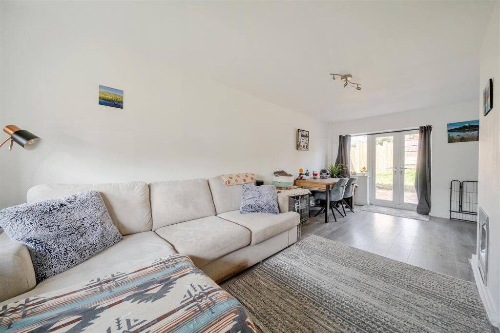 14 Queens Way, Hurley