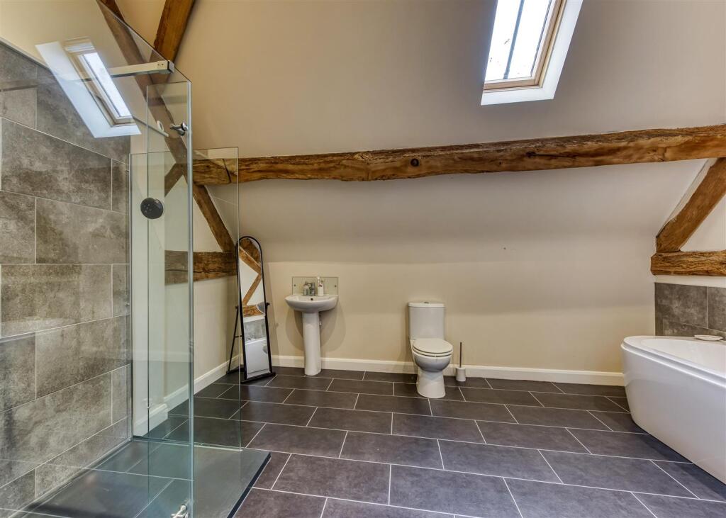 Dog Leg Barn-bathroom1.jpg