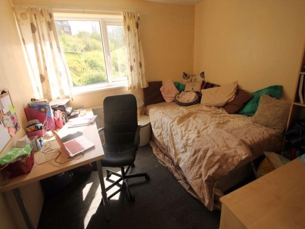 A cozy double bedroom featuring a comfortable d...