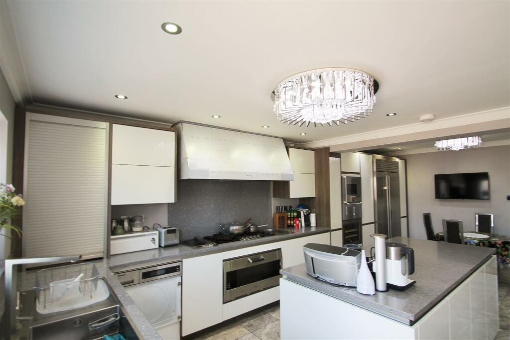 Crown kitchen 3.JPG