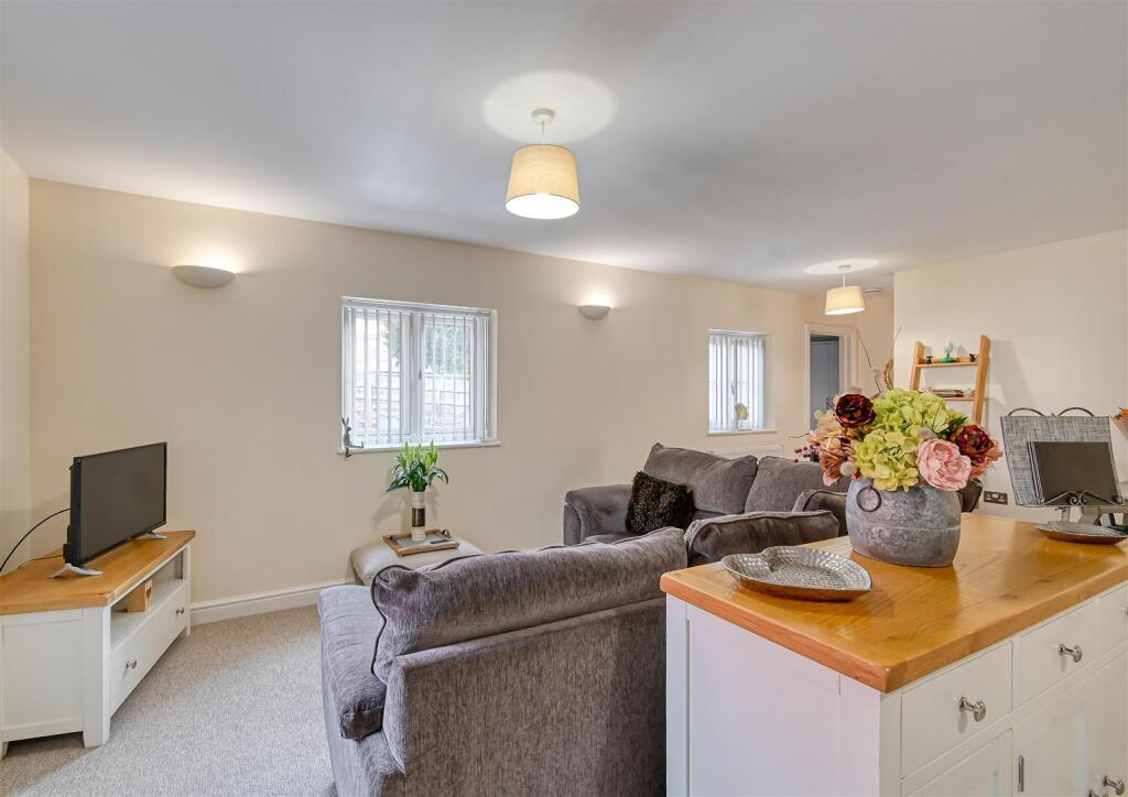 51 Whitburn Street-04.jpg