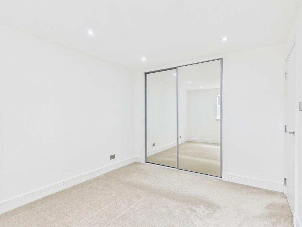 CAM05526G0-PR0028...