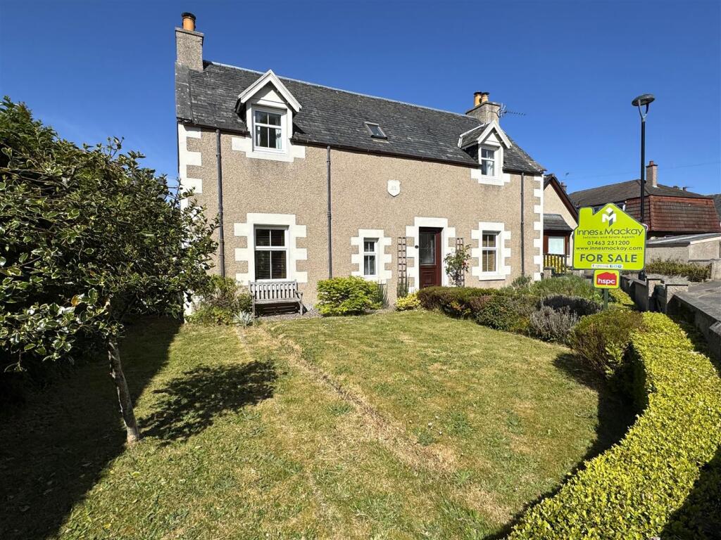 FRONT GARDEN USE.JPG