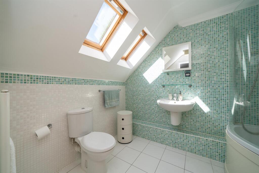 7-Brookfield-View-1002 bathroom.jpg