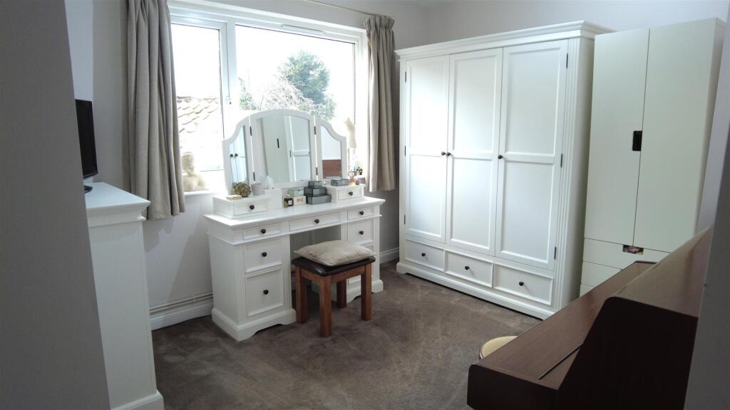 Bedroom 2-2.JPG