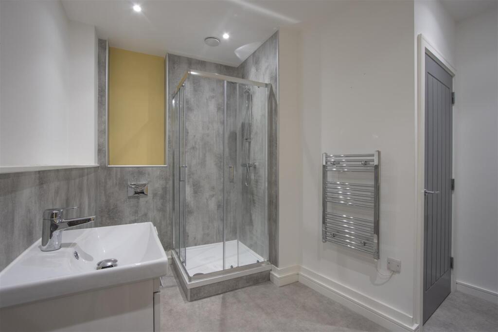 'Jack' &amp; 'Jill' Shower Room