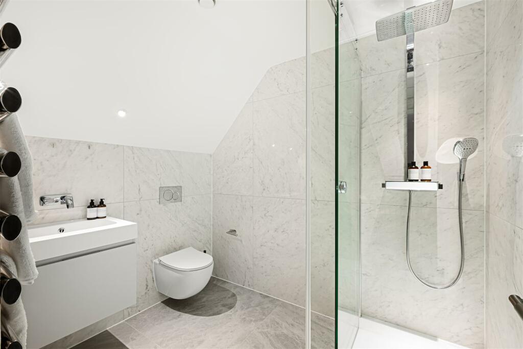 Flat 21 Parkwood Point Hi-43.jpg