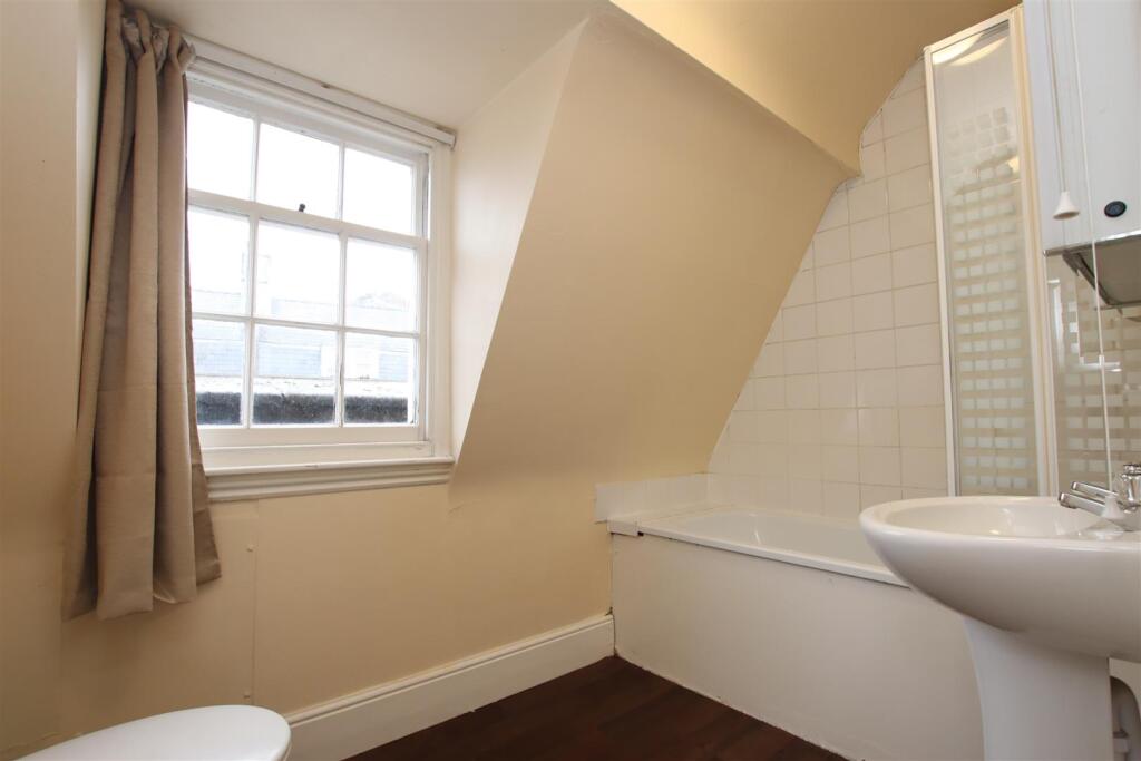 Bathroom (2).JPG