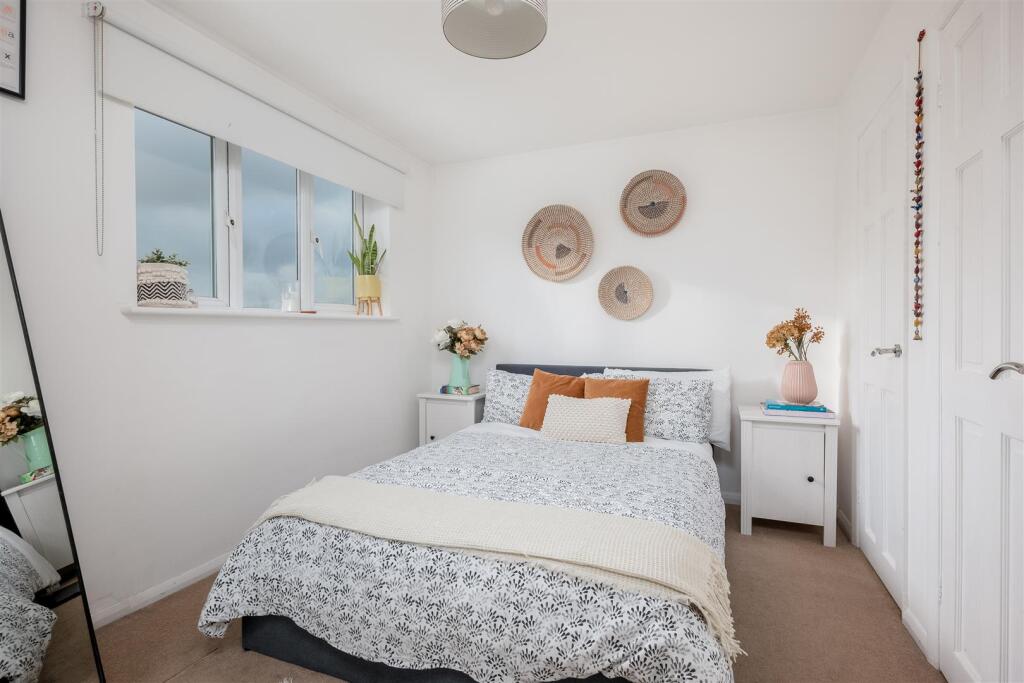 8 Hill Close 2019-9.jpg