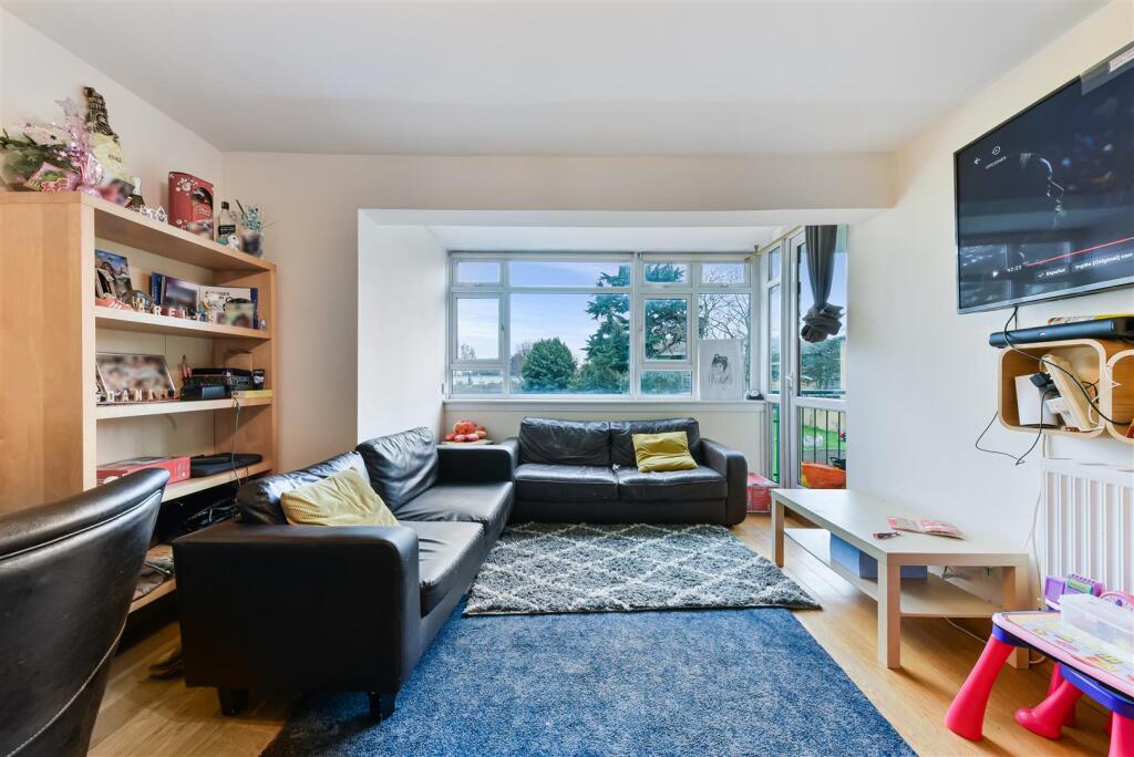 SMITHWOOD CLOSE, 15-16.jpg
