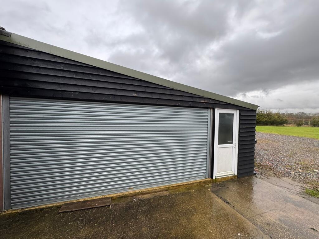 Industrial unit ( Ideal for motor sports use) 