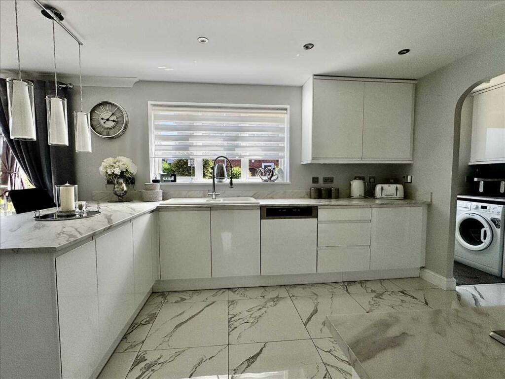LIVING KITCHEN