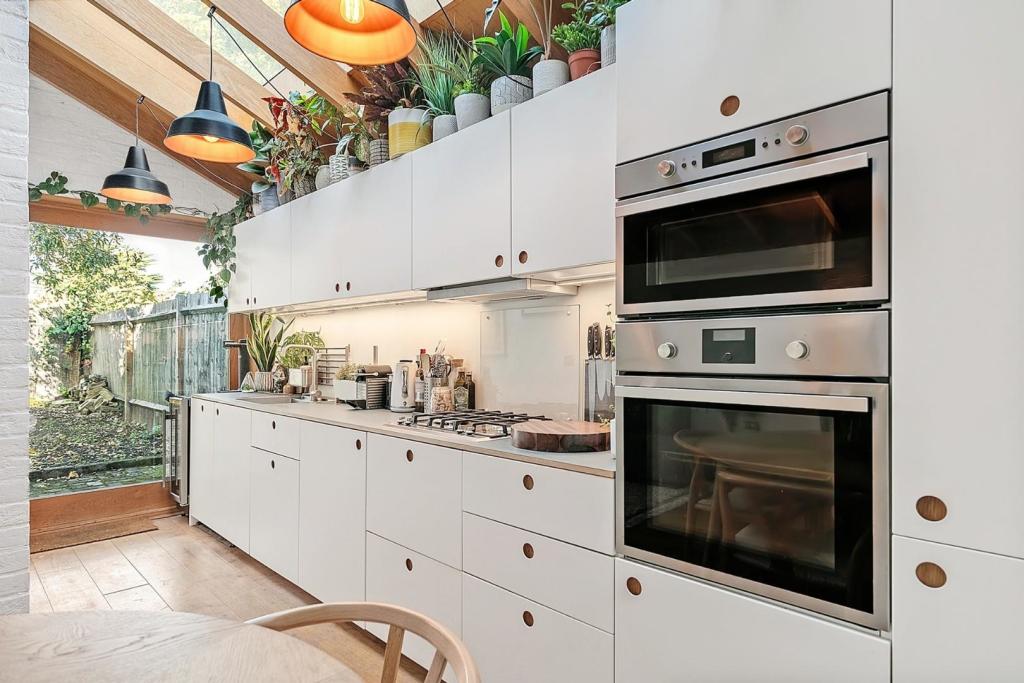 Kitchen (5).jpg