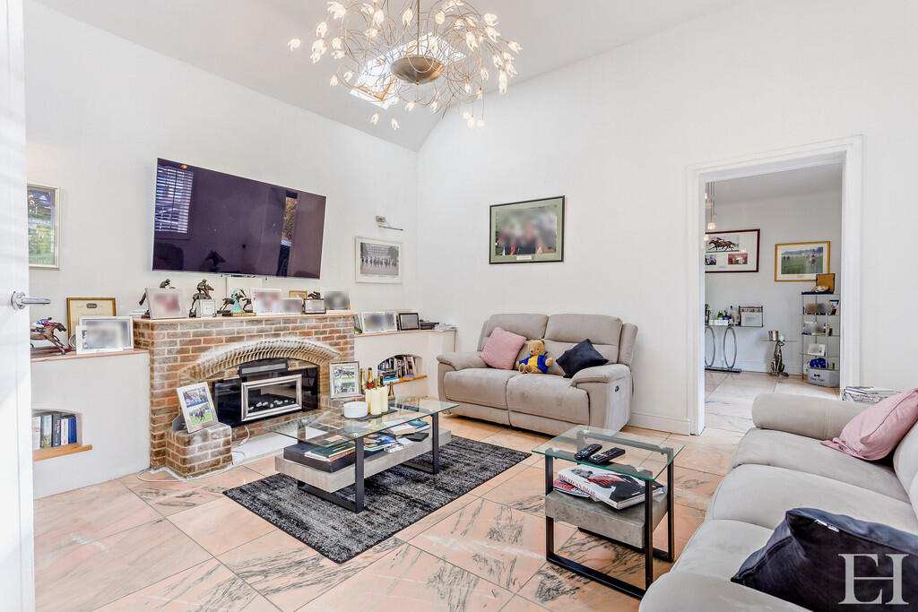 8646487-interiorW...