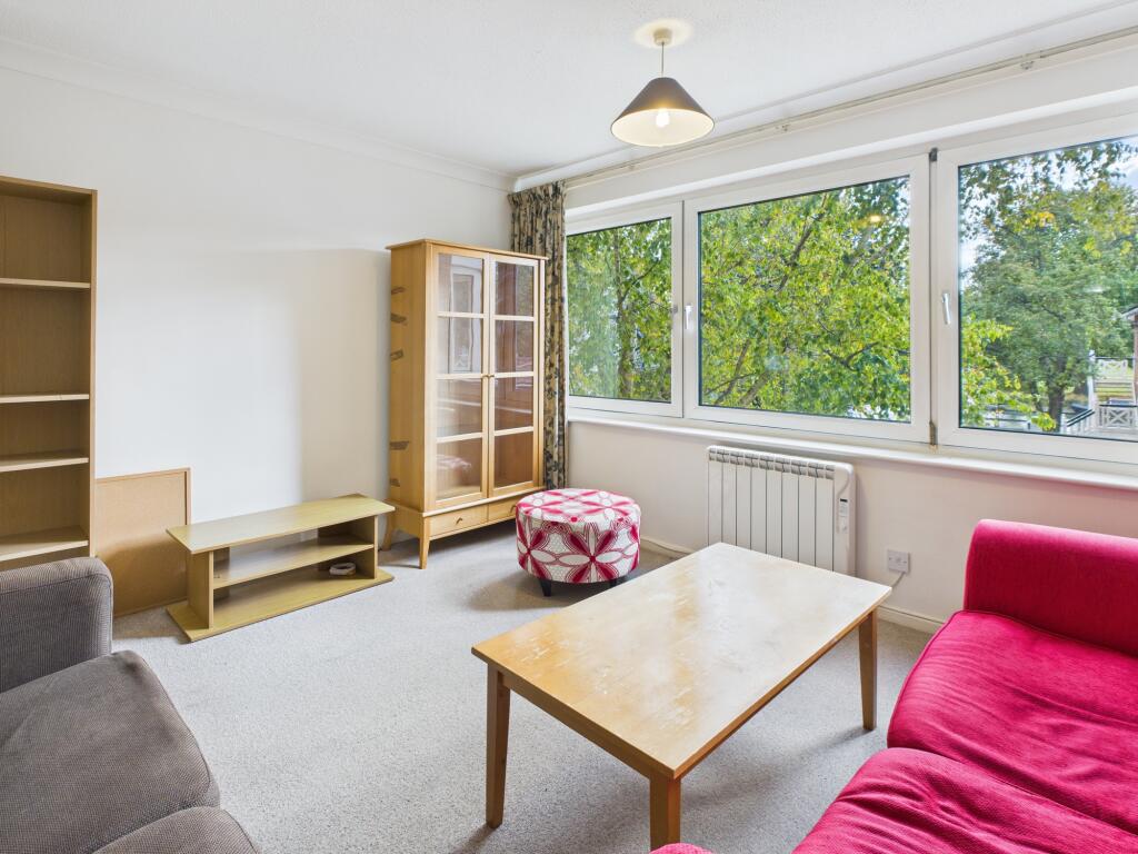 CAM02519G0-PR0347-STILL005