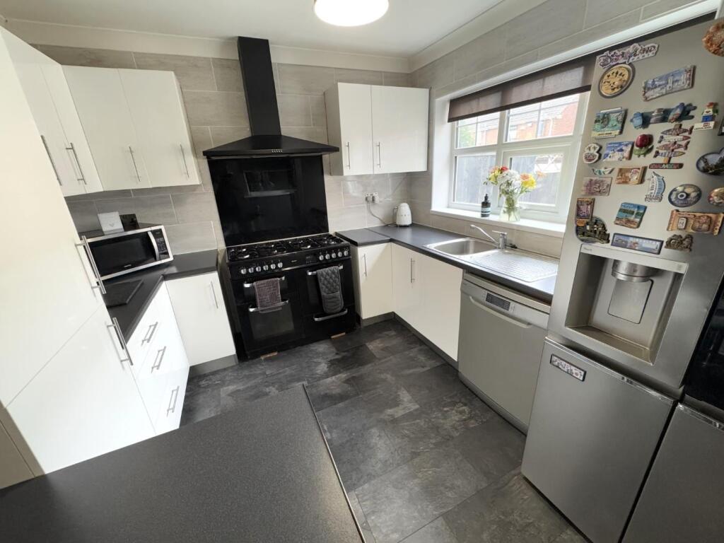 KITCHEN/BREAKFAST ROOM