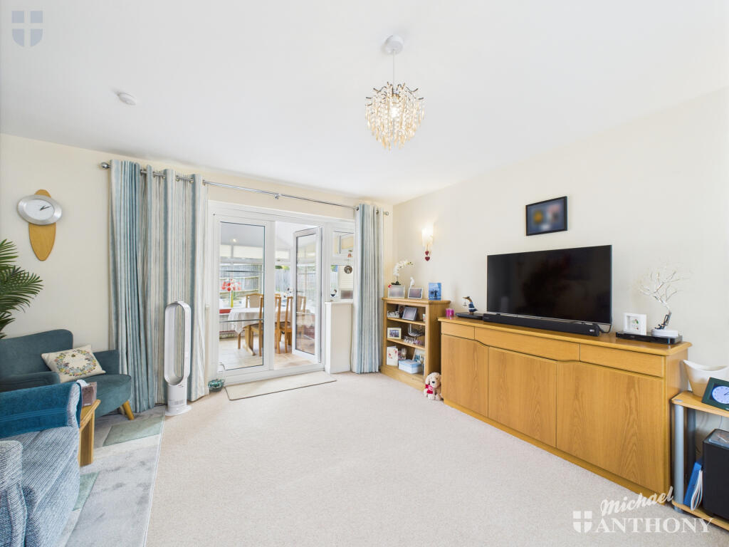 CAM03218G0-PR0695-STILL008