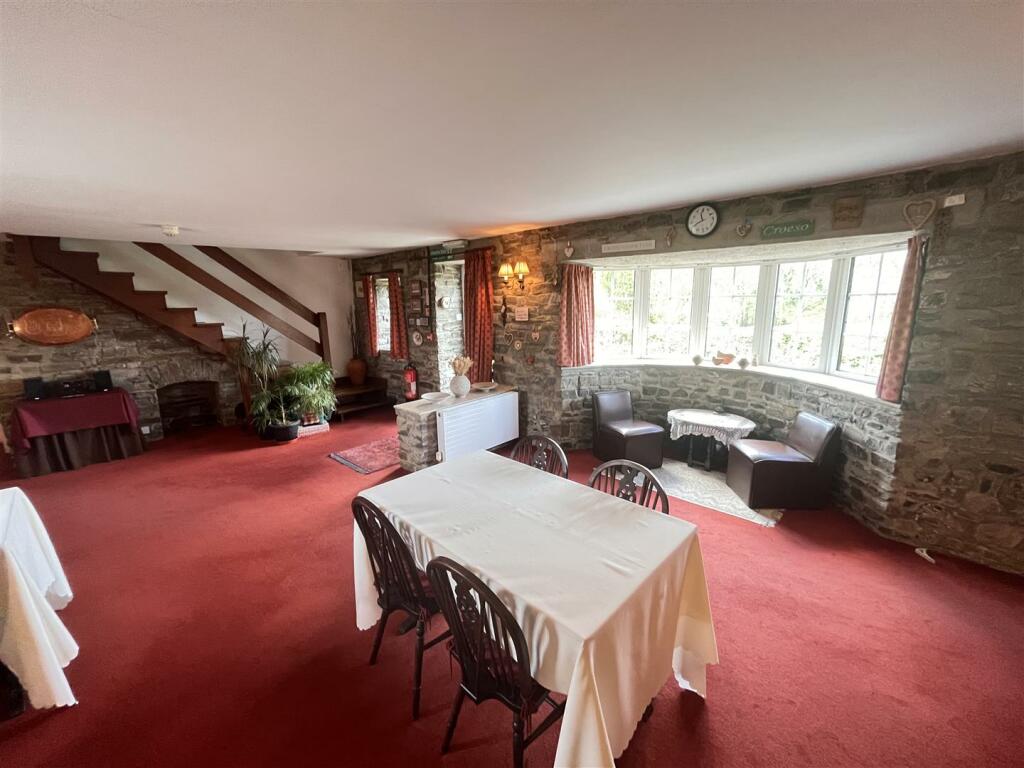 dining room 1.JPG