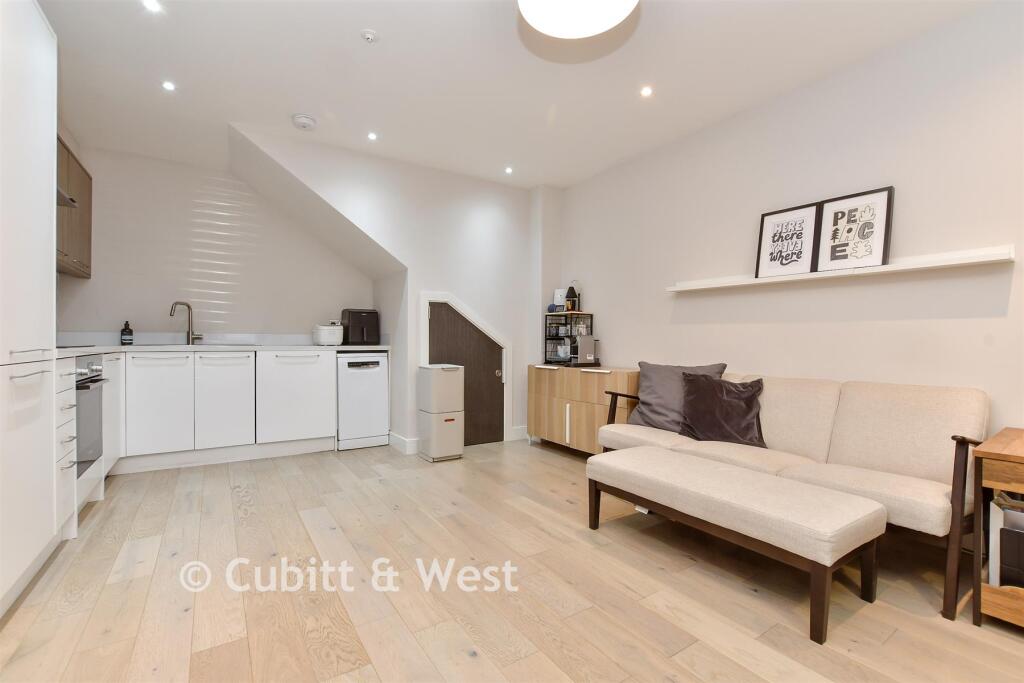Lounge / Kitchen