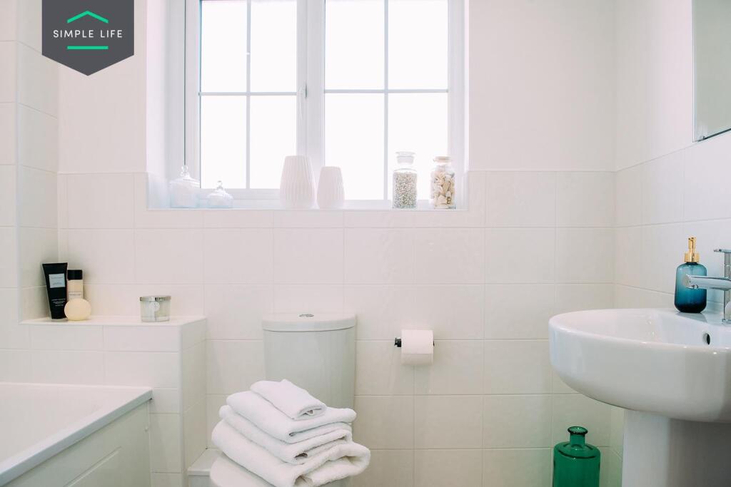 Ellesmere_UP_bathroom.jpg