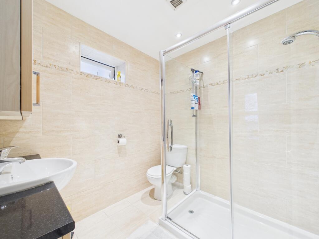 CAM02195G0-PR0095-STILL027