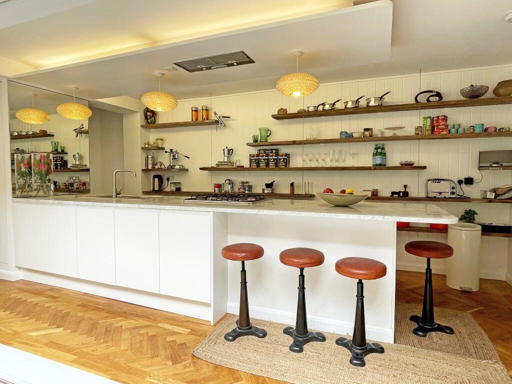Kit/Breakfast Room