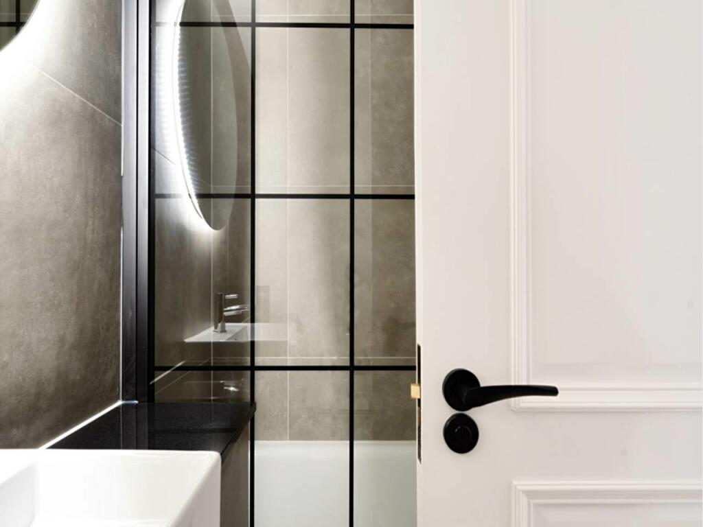 flat 7 - bathroom 1