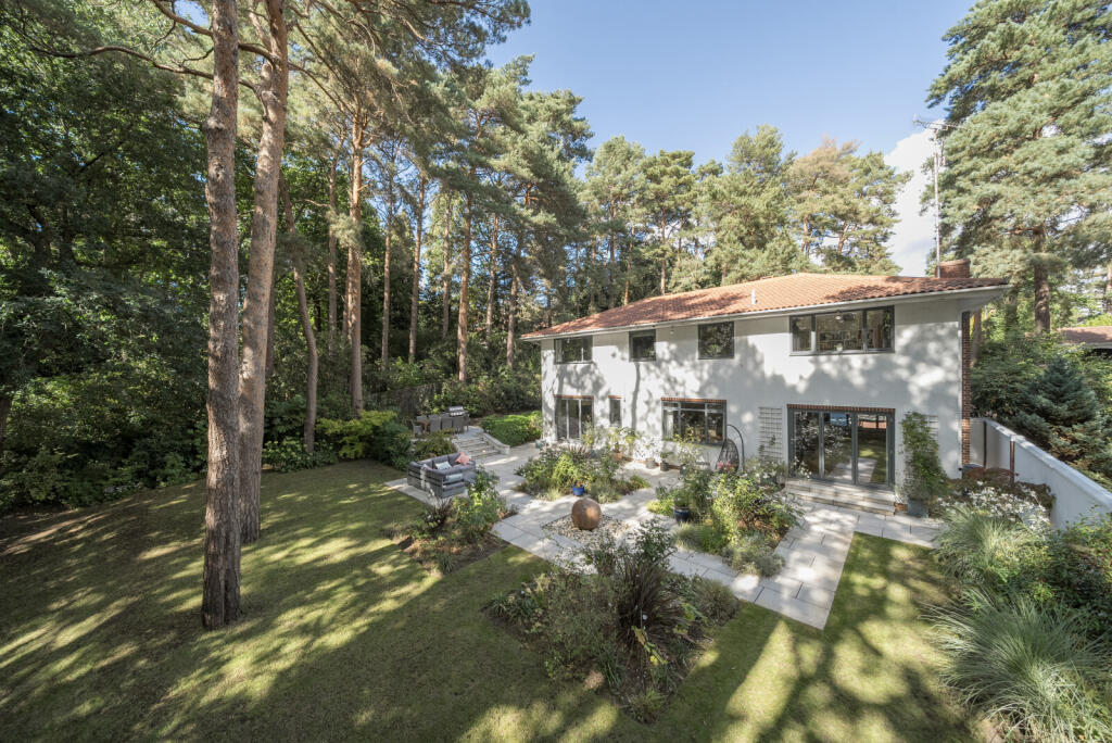 1348601-7-68bf1ef...