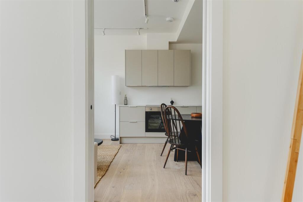 Clissold Crescent-5.jpg