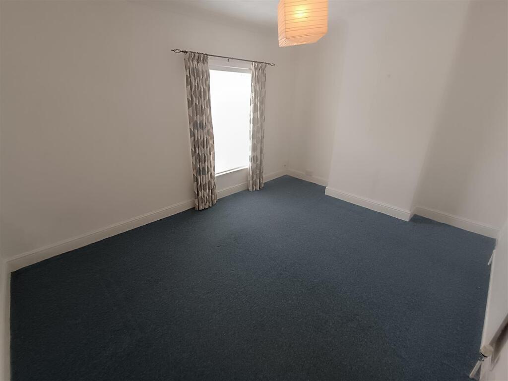Bedroom 1 .jpg