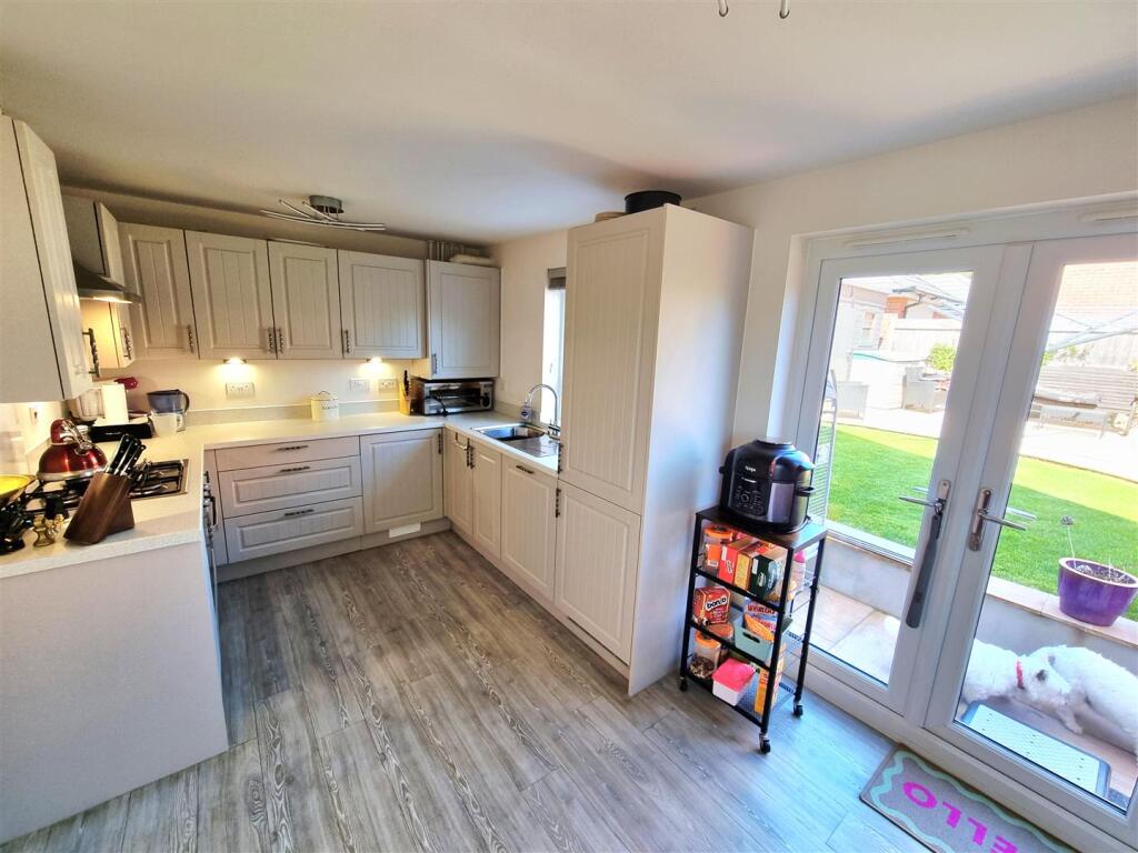 Kitchen area.jpg
