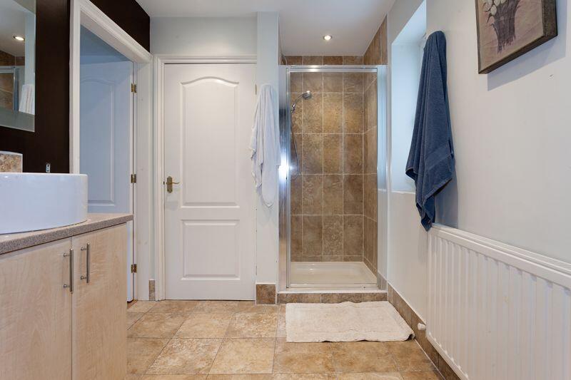 EN SUITE 