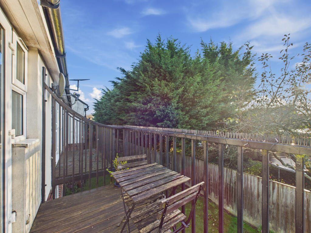 CAM02536G0-PR0027-STILL004