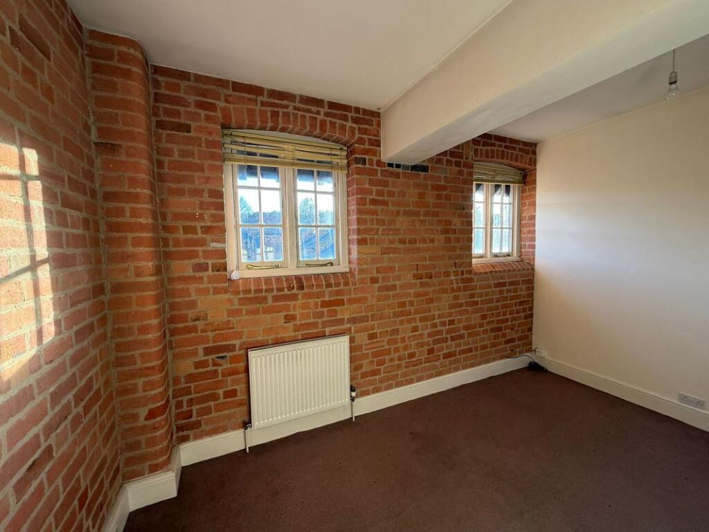 Duplex Apartment 5 Sandpiper House, Marhill Road, Carlton, Nottingham, NG4 3AJ