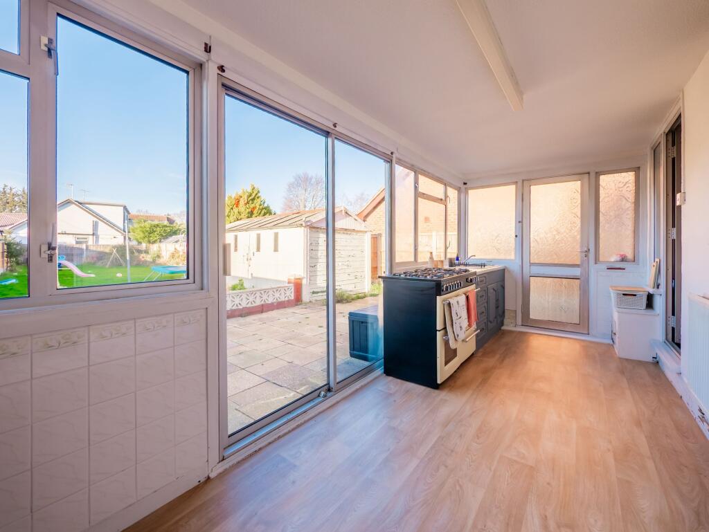 KITCHEN/ BREAKFAST ROOM