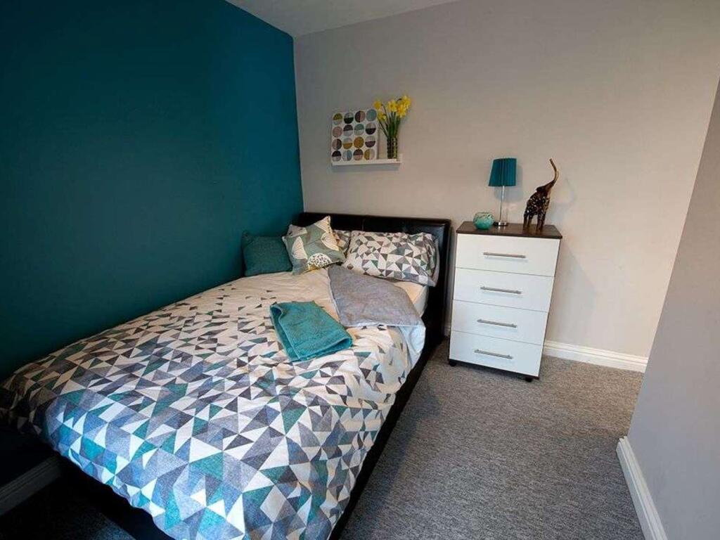 Copy of MED-WarwickRoad-Room5Wall-CLM-2022.jpg