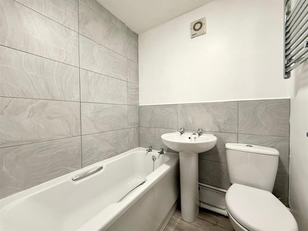 Flat 2 Appleyard Court, adj 32, Highfield Road,