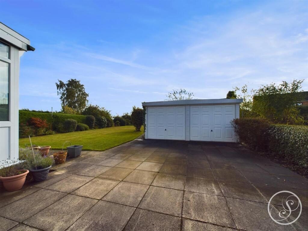 DOUBLE GARAGE
