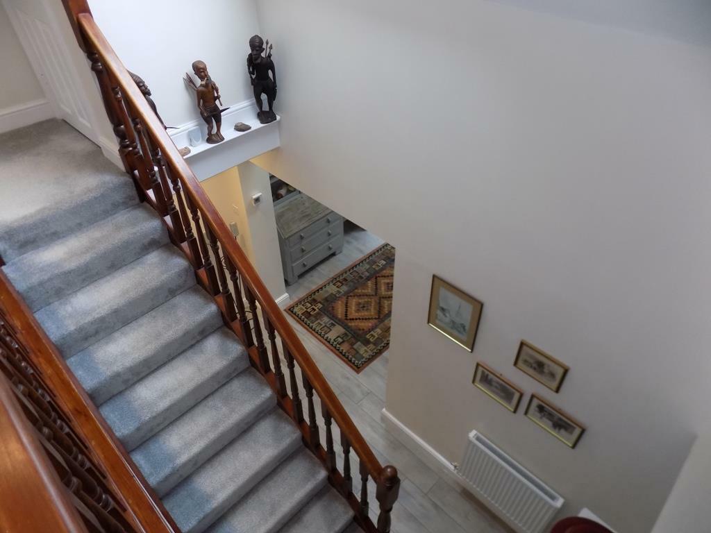 GALLERIED LANDING