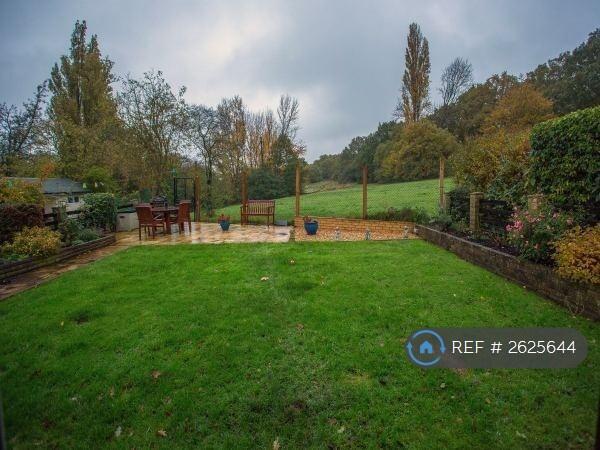 Garden Backing To The Park
