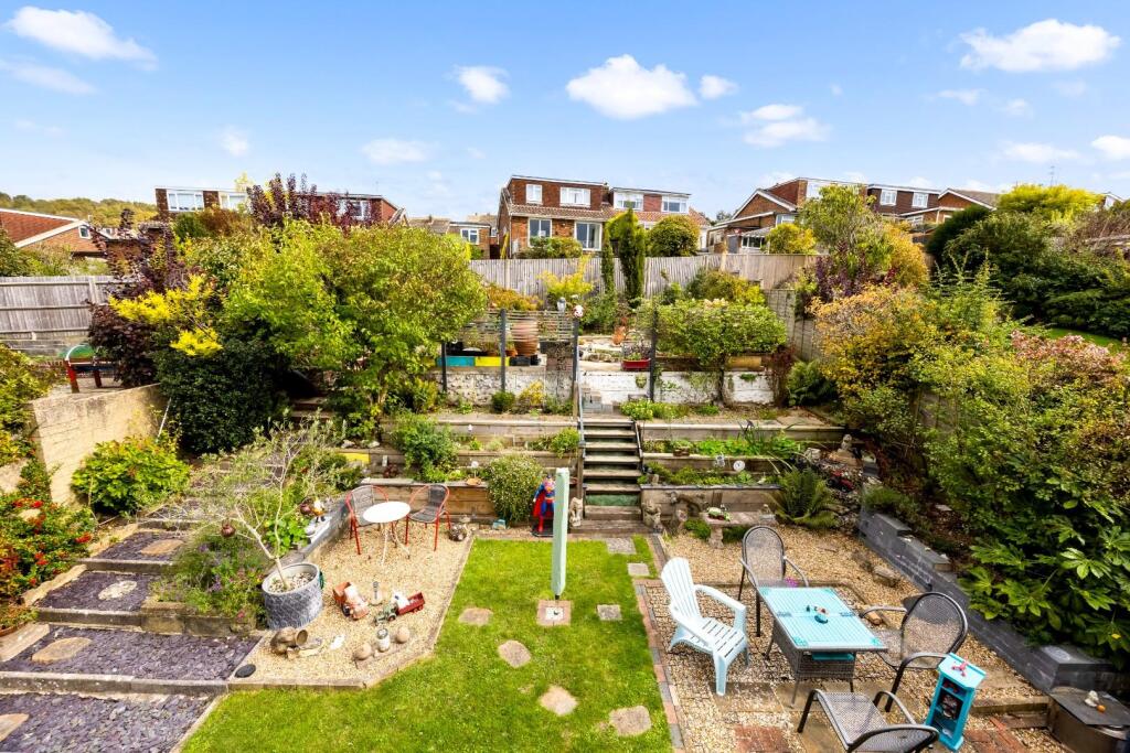 Broad Rigg Avenue, 37_016.JPG