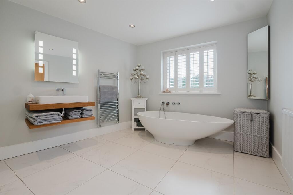 En-Suite Bathroom