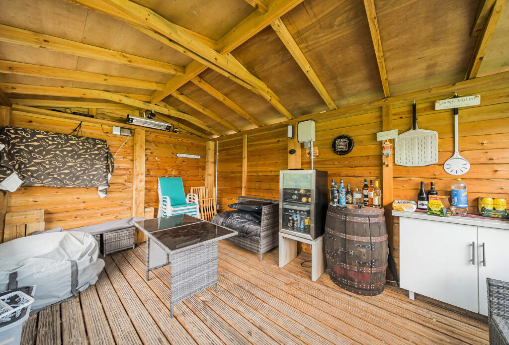 1354152-6-68c98bb...