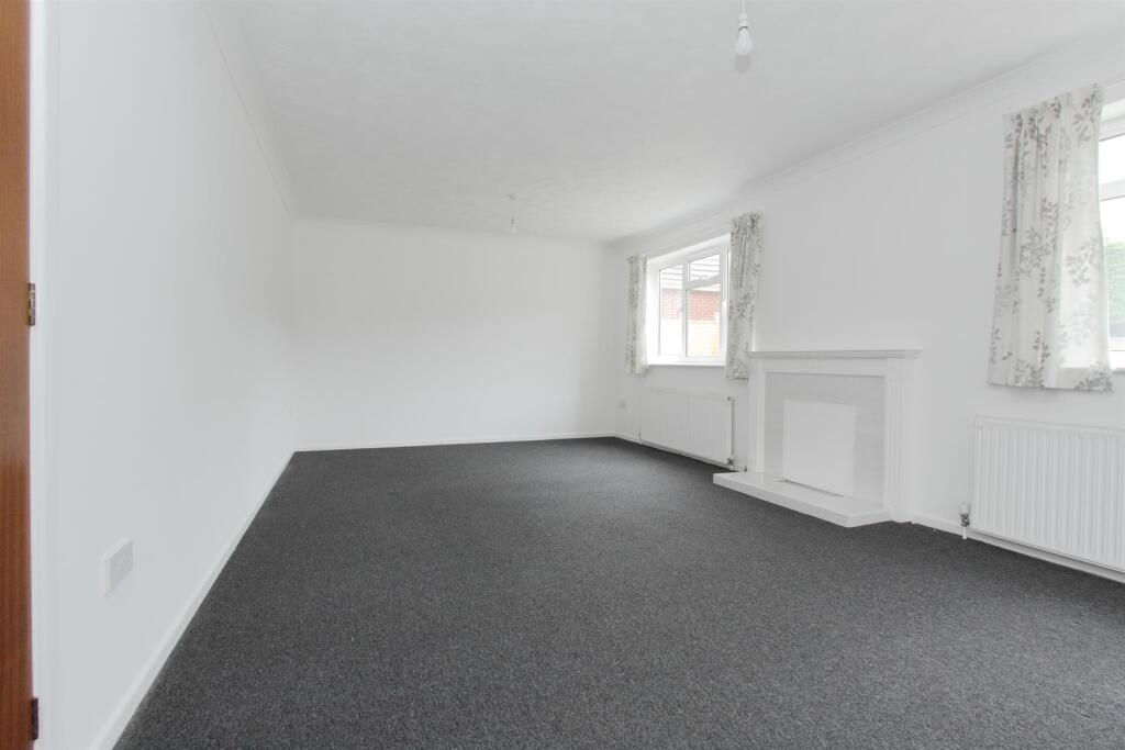 7 glebe close ph12.JPG