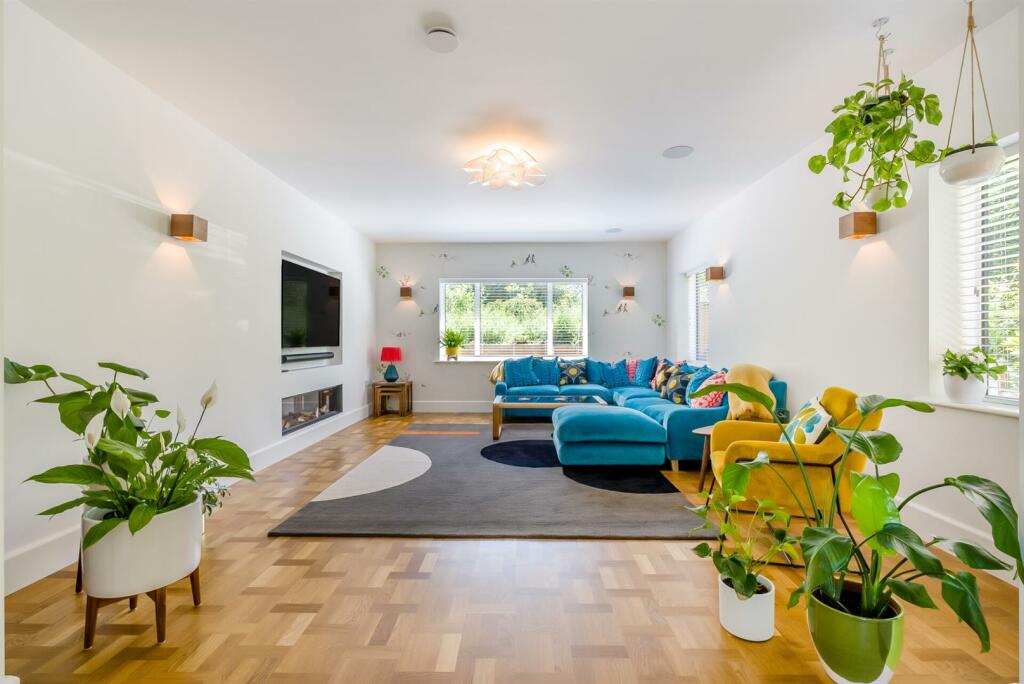 8594318-interior32.jpg