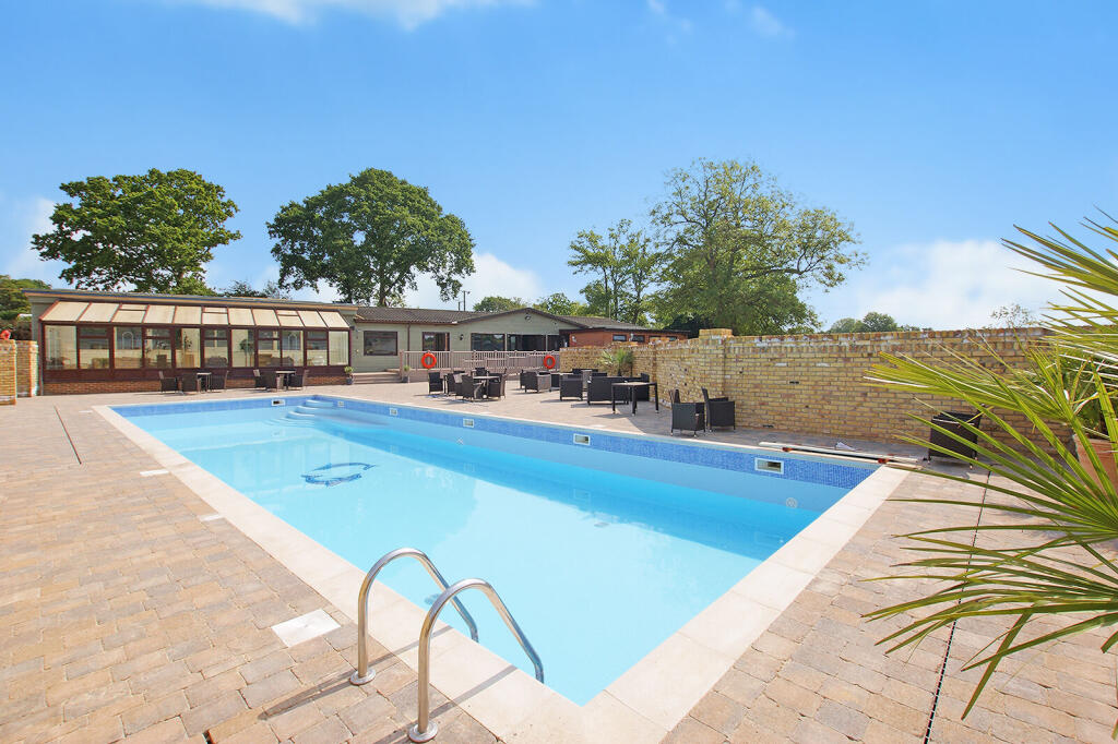 FF00145-S-Wickham-Ct-Outside-Swimming-Pool-21st-Ju